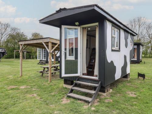 Woodbridge House | Molly Cow Shed 6