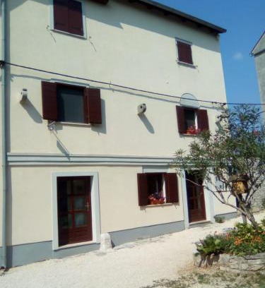 Bale Apartment | Mon Perin Castrum - Studio Apartment Castel