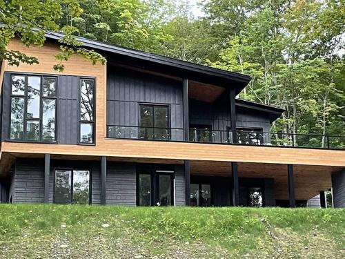 Potton Ski Chalet | Mont Owl's Head - Sauna - Spa - Inground Pool