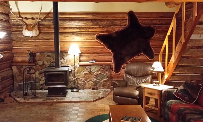 Columbia Falls Cabin | Montana log cabin get away next to Glacier National Park