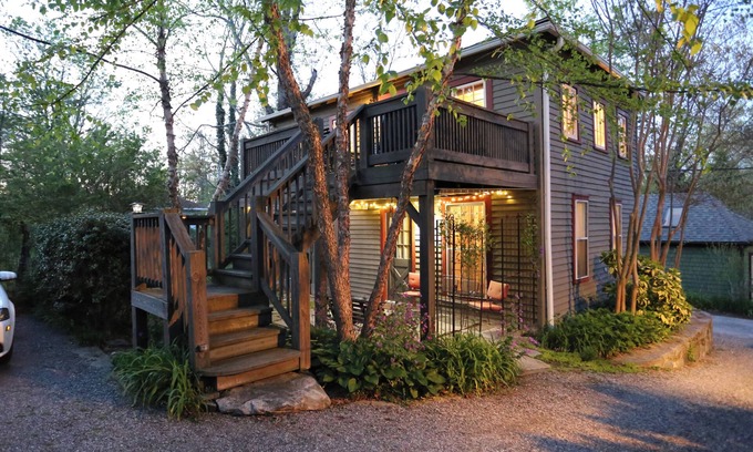Historic Montford House | Montford Historic District, on quiet alley, 5 min walk to Downtown, 30 day min