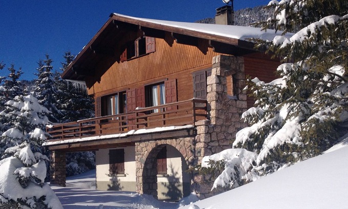 Montgenevre Ski Chalet | Montgenèvre - Chalet in front of Chalmettes chair lift/ticket office