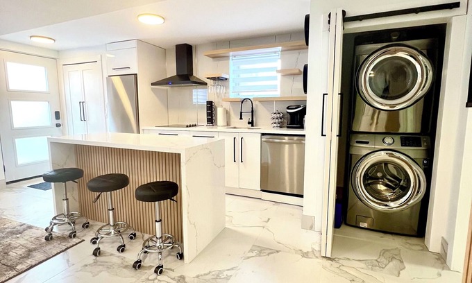 Lakeview House | Month to Month Newly-Built 1 bedroom Unit with a Private Backyard
