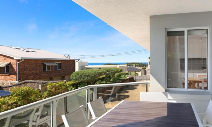 Terrigal House | Moon Glow Views, Short Walk To Beach Accom Holidays