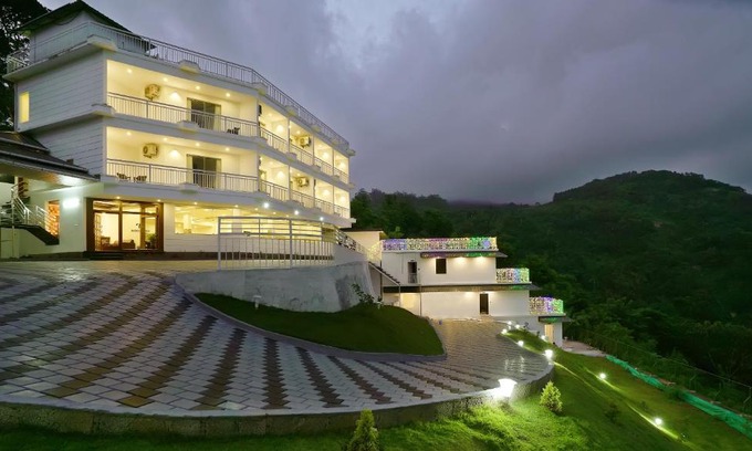 Chithirapuram Hotel | Moonline Resort