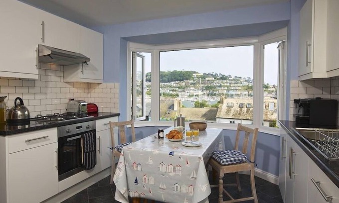 Dartmouth Cottage | Moonrakers, Clarence Street