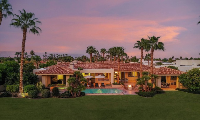 La Quinta Villa | Moonshine by AvantStay | Modern & Stylish Estate w/Bar, Fire Pit & Hot Tub