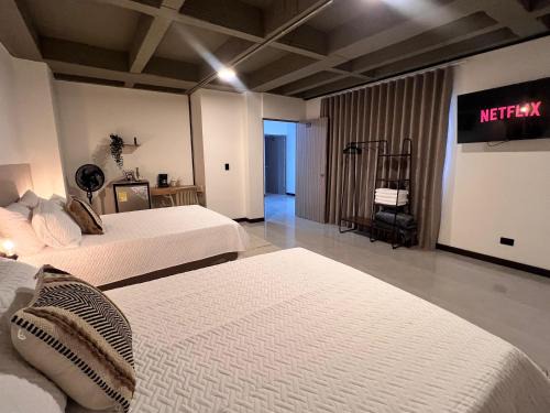 Villa Hermosa Apartment | Moore 45