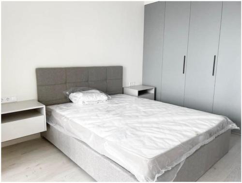 Dnipro Apartment | Most City area 2-bedroom Lux, Ekaterinoslav square