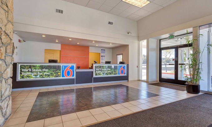 Belmont Hotel | Motel 6 Belmont, CA - San Francisco - Redwood City
