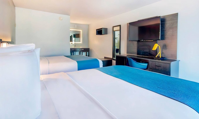 Edgewood Hotel | Motel 6 Louisville, KY - Airport - Fair Expo