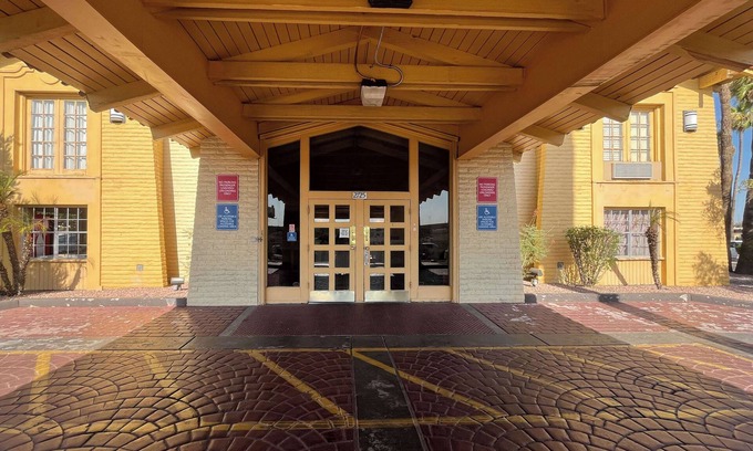 Encanto Hotel | Motel 6 Phoenix, AZ - Midtown