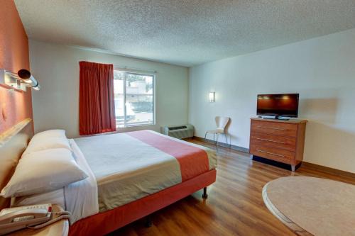 Santa Ana Hotel | Motel 6-Santa Ana, CA - Irvine - Orange County Airport