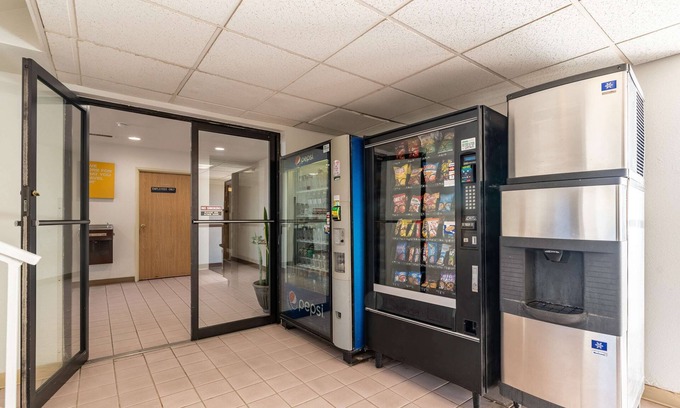 Winslow Hotel | Motel 6 Winslow, AZ