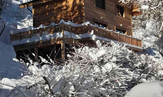 Pra Loup Ski Chalet | Mountain chalet near the ski lift at Praloup 1500 in the southern alps
