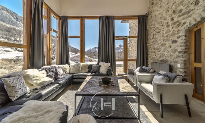 Monetier-les-Bains Ski Chalet | Mountain chalet -S'erre Chevalier Parc des écrins ski vtt hiking