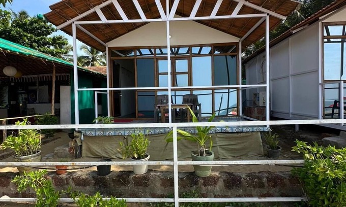 Patnem Hotel | Mountain Palm Patnem Beach