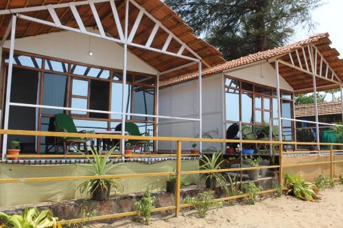 Patnem Resort | Mountain Palm patnem beach