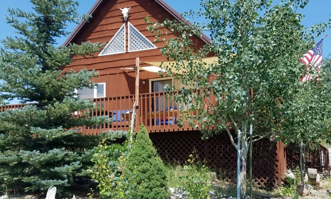 Drake Cabin | Mountain Time! Come for the View, stay for the ALTITUDE adjustment!