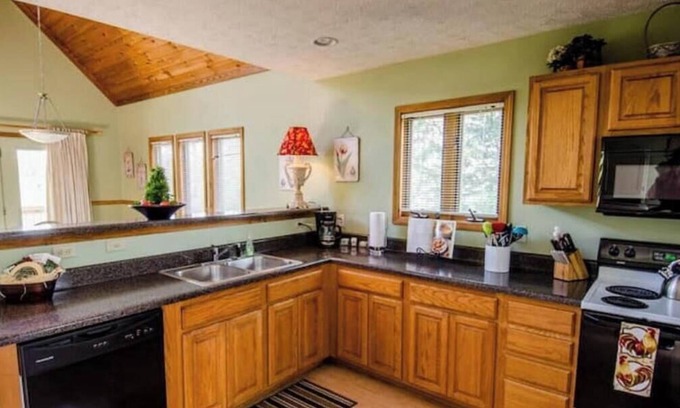Skyland Cabin | Mountain to Sea trail access out your front door