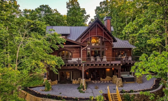 Talking Rock Cabin | Mountain Top Lodge | Ellijay, GA