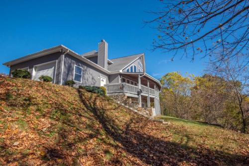 Lansing House | Mountain Top Lodge with Views - Hot Tub, River Access, 15 Mins to West Jefferson