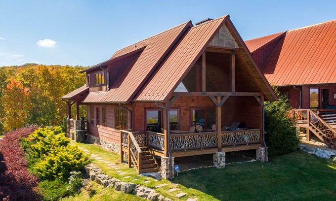 Elk Park House | Mountain Valley Lodge at Eagles Nest: Pet Friendly, Amazing Views, & Woodburning Fireplace!