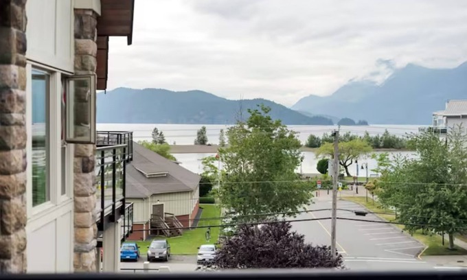 Harrison Hot Springs Apartment | Mountain View Penthouse 7BR Combo