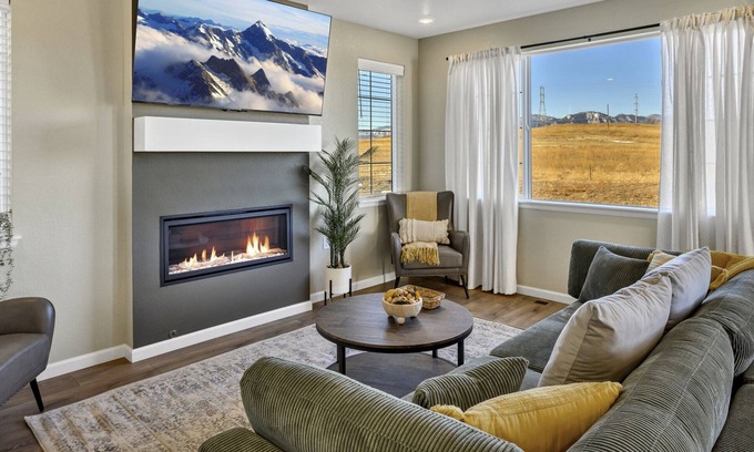 Dupont House | Mountain-View 5BR Family Retreat Games, Golden Tee Near Boulder & Denver