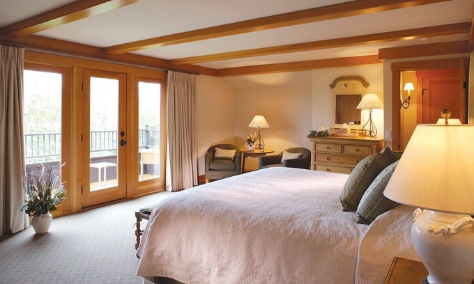 Moscow Villa | Mountainside Villa at Trapp Family Lodge Resort with Amenities