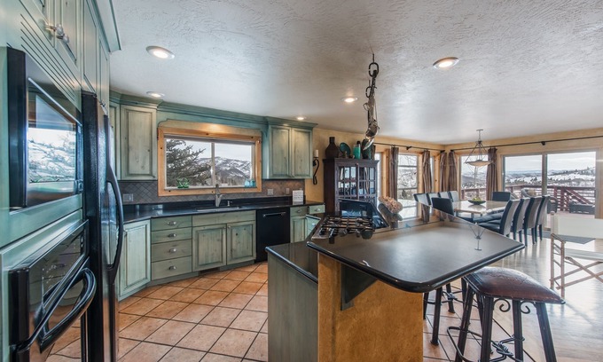 Summit Park House | MOUNTAINTOP CHIC LUXURIOUS HOME SLEEPS 20. TIME TO BOOK YOUR WINTER SKI TRIP!