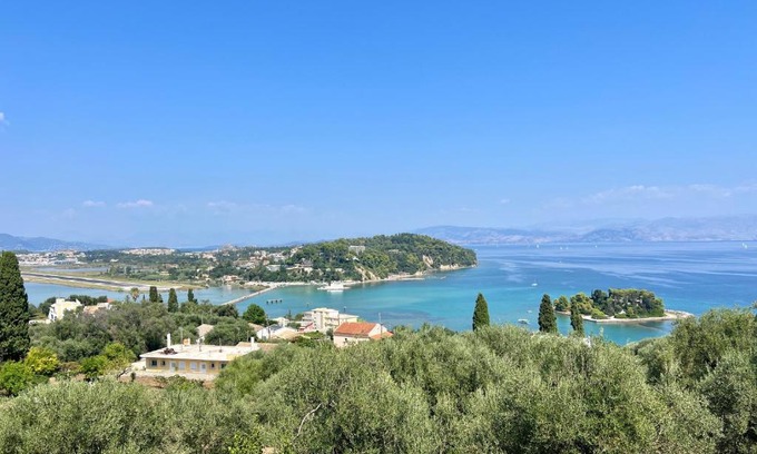 Perama Apartment | Mouse Island View Studios