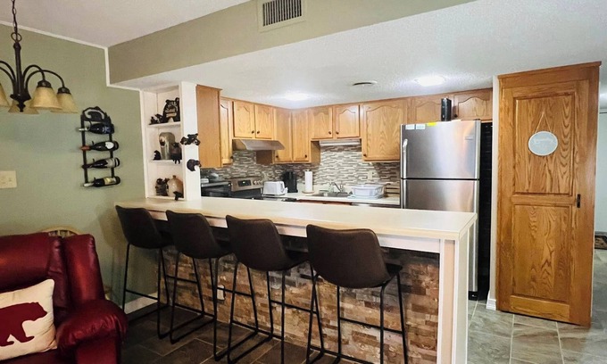 Sevierville Condo | Moutain Top Condo close to Pigeon Forge Gatlinburg & National Park. Pet Friendly