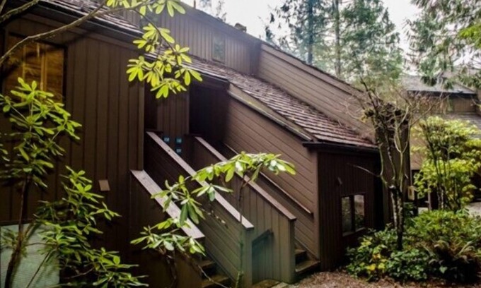 Glacier Apartment | Mt. Baker Lodging Condo 28 - Sleeps 4!