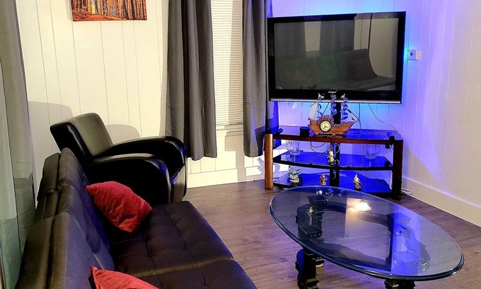 Lansing Apartment | Mthly Stay Discounts & Pet Friendly Downtown Lansing Sparrow Hospital