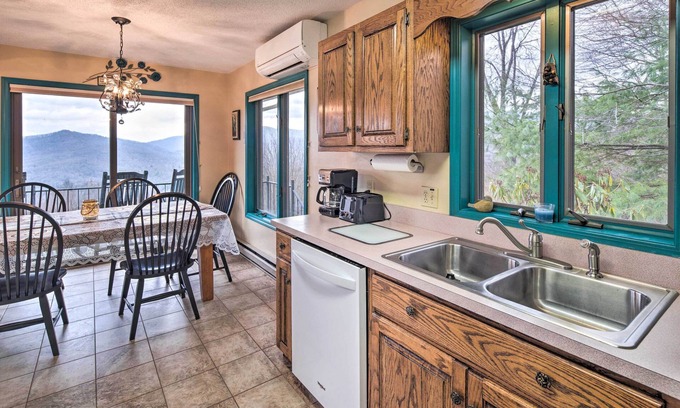 Burnsville Cottage | Mtn-view Burnsville Retreat 24 Mi to Ski Slopes!