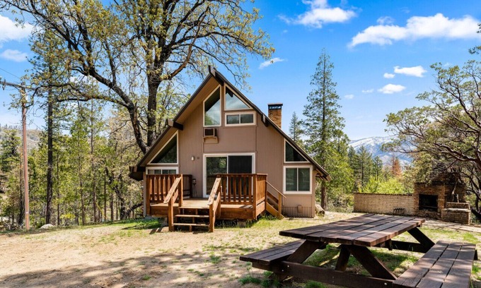 North Fork Cabin | Muir Cabin at Noma Resorts
