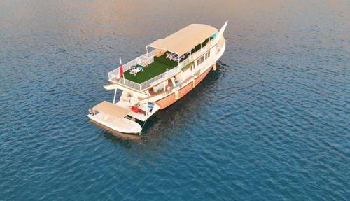 Dibba Boat Rental | Musandam Starlight Dhow Cruise