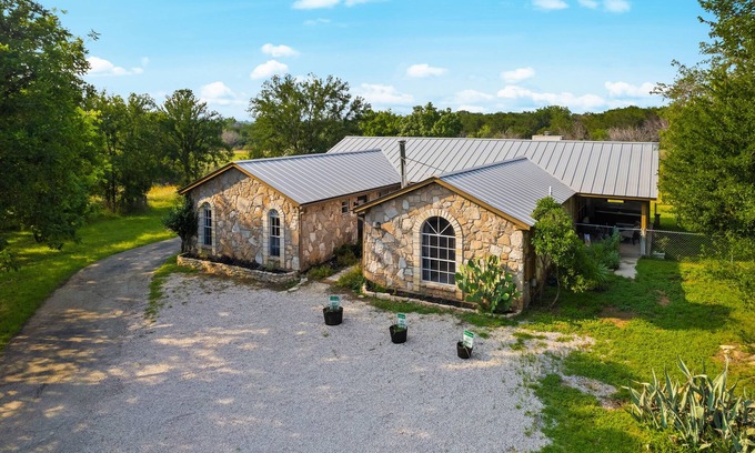 Marble Falls House | Mustang Retreat B