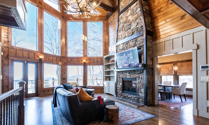 Mineral Bluff House | My Dream Lodge: A Symphony of Luxury & Outstanding Vistas! n