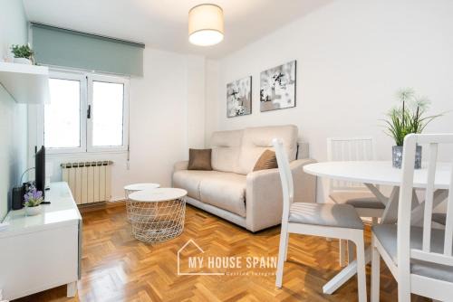 La Corredoria y Ventanielles Apartment | MyHouseSpain - Cómodo y tranquilo piso con parking