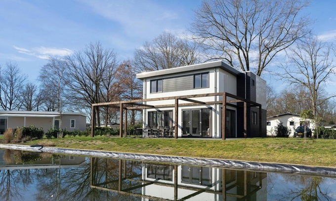 Susteren House | n/a