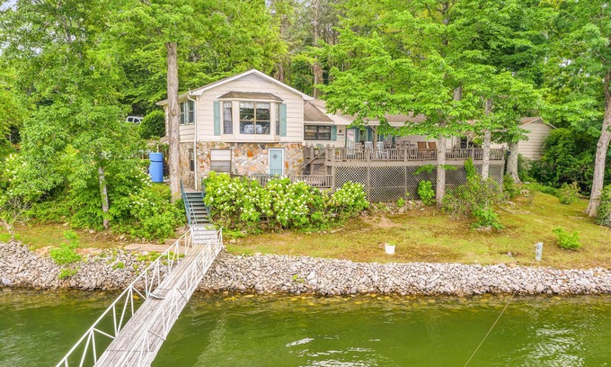 Jasper House | Nana's Lakehouse: 3 BR, 3 BA in Jasper, Sleeps 10
