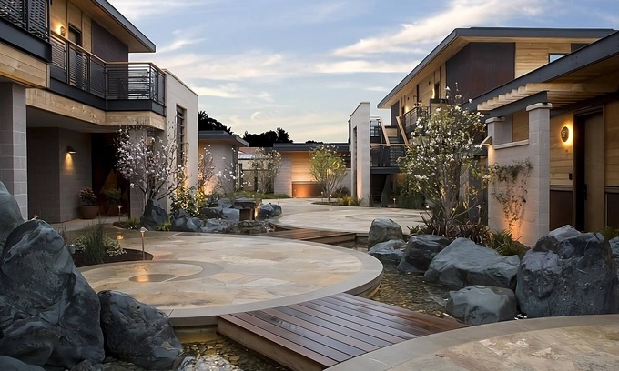 Yountville House | Napa Valley Luxurious Escape w/Rooftop Pool, Gas Fireplace! Spa Onsite