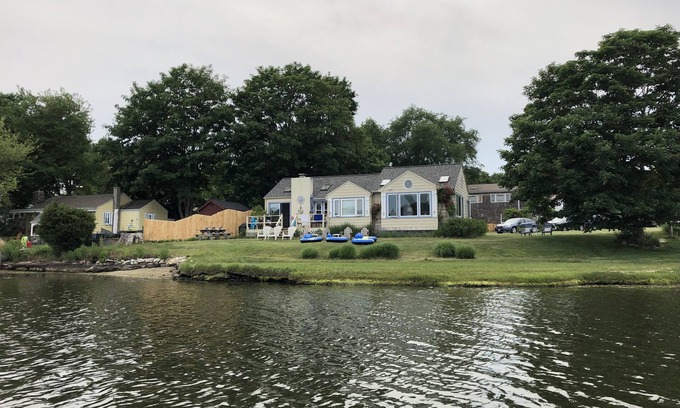 South Kingstown Cottage | Narrow River Waterfront! Kayaks SAVE THIS week Fall getaways Sept&Oct! wk/wknds!