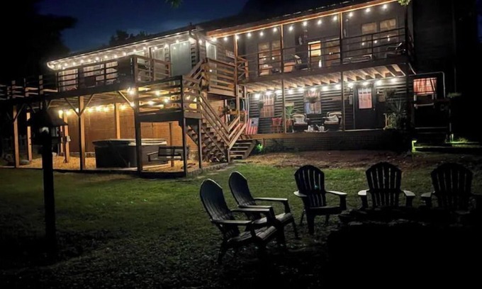 Pennington Bend House | Nashville Riverfront Retreat-with Hot Tub.