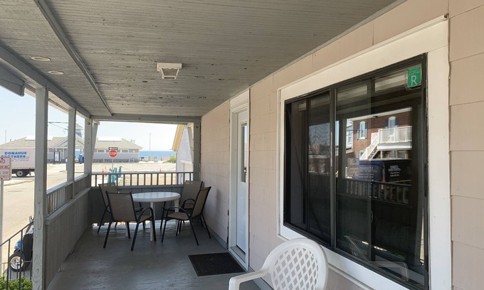 Hampton Apartment | Nautical Beach Resort