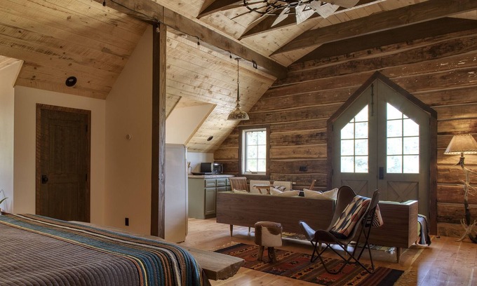 Chromo Apartment | Navajo Peak Signature Loft