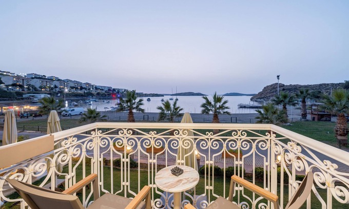 Foca Hotel | Navalia Otel