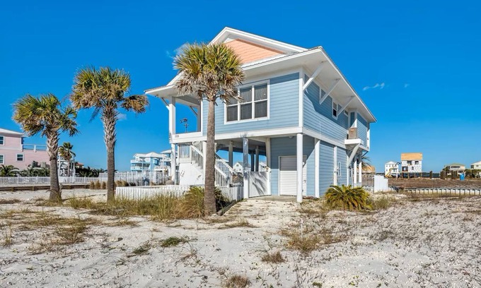 Navarre Beach Cabin | Navarre Beach Bungalow/PRIVATE POOL & Dog Friendly